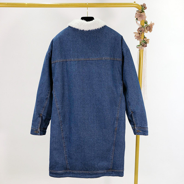 Hosszú őszi-téli farmerdzseki kék színben, gombokkal és meleg béléssel