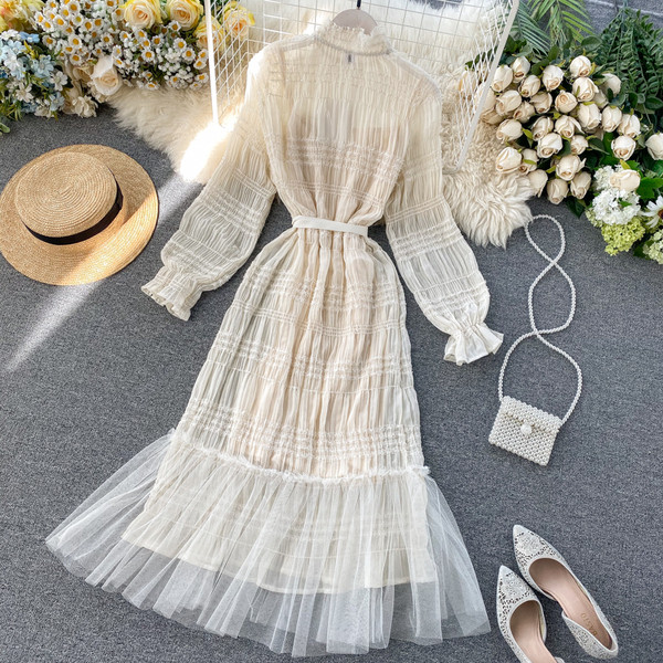 Női hosszú csipkeruha tüllel és övvel rózsaszín, fekete és bézs színben