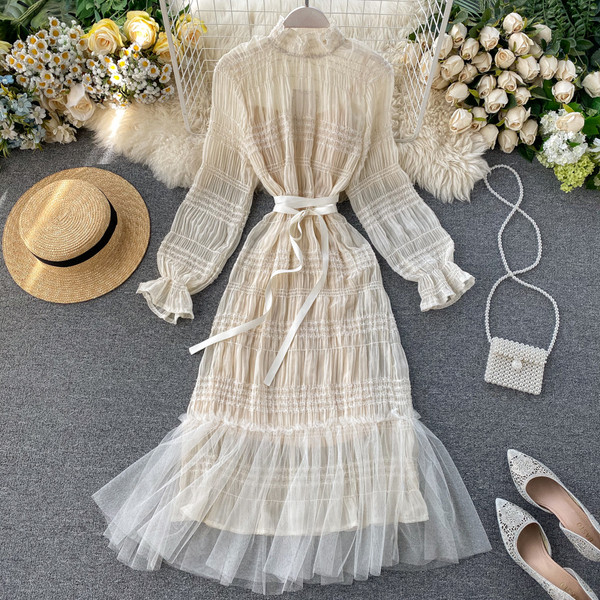 Női hosszú csipkeruha tüllel és övvel rózsaszín, fekete és bézs színben