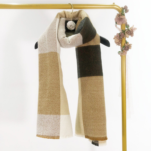 Női kockás őszi-téli sál barna színben