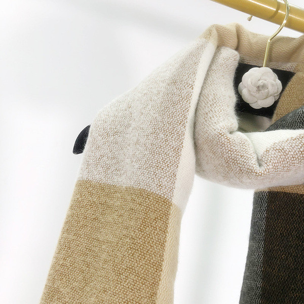 Női kockás őszi-téli sál barna színben