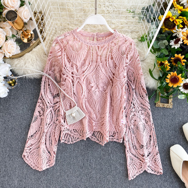 Női csipkeblúz ovális nyakkivágással és hosszú ujjal