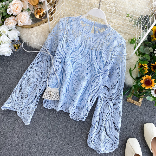 Női csipkeblúz ovális nyakkivágással és hosszú ujjal