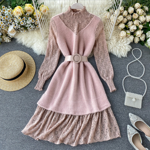 Női téli ruha csipkével, derékövvel rózsaszín és bézs színben