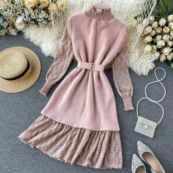 Női téli ruha csipkével, derékövvel rózsaszín és bézs színben