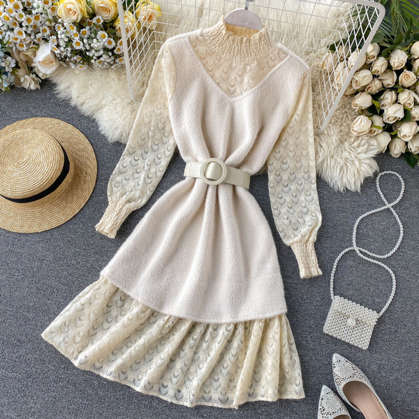 Női téli ruha csipkével, derékövvel rózsaszín és bézs színben