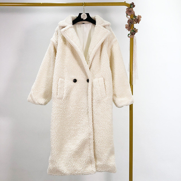 Meleg hosszú pehelykabát narancssárga, sárga, lila, kék, szürke, fehér és zöld gombokkal és zsebekkel