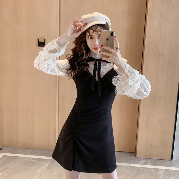 Modern női ruha csipkeujjal - retro stílusú fekete színben