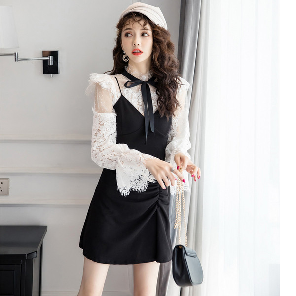 Modern női ruha csipkeujjal - retro stílusú fekete színben