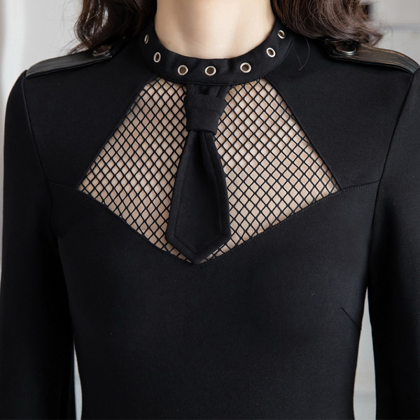 Új modell szabású női ruha kerek nyakkivágással - retro stílusú fekete színben