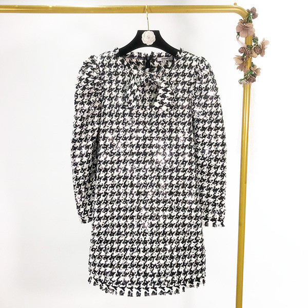 Női tweed ruha, buff ujjú, rojtok és flitterek