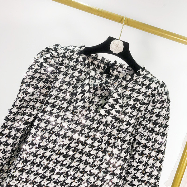 Női tweed ruha, buff ujjú, rojtok és flitterek