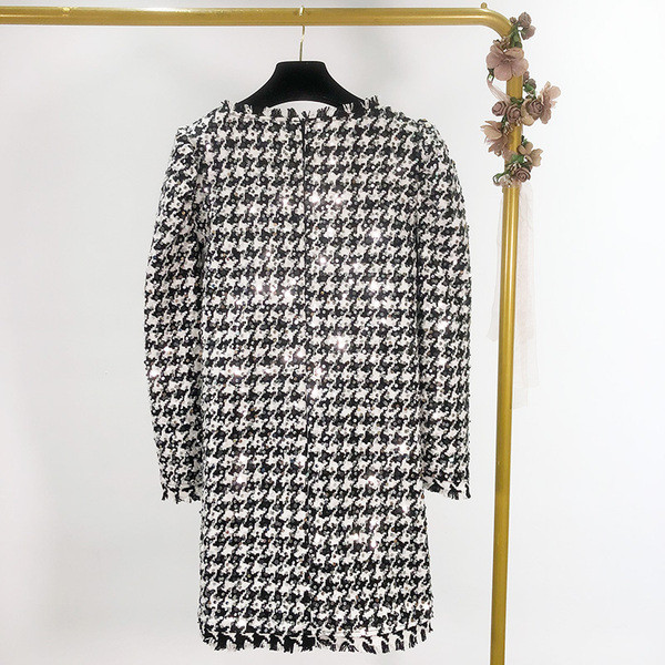 Női tweed ruha, buff ujjú, rojtok és flitterek