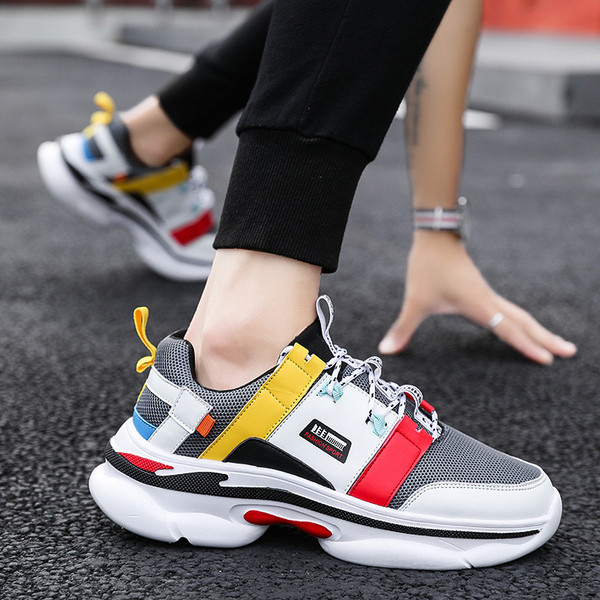 Sport-alkalmi férfi tornacipő ÚJ modell szürke, fekete és fehér fűzővel