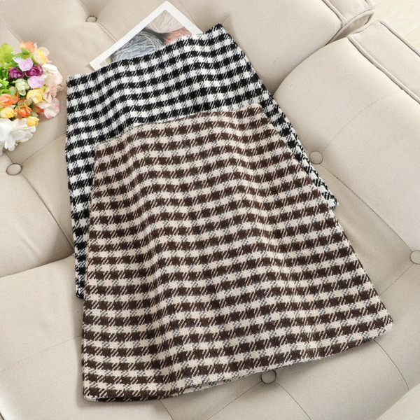 Női kockás szoknya magas derékkal, barna és fekete színben