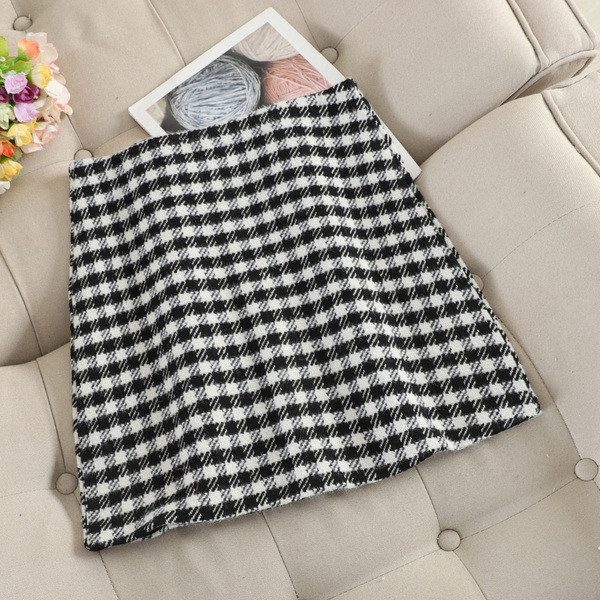 Női kockás szoknya magas derékkal, barna és fekete színben