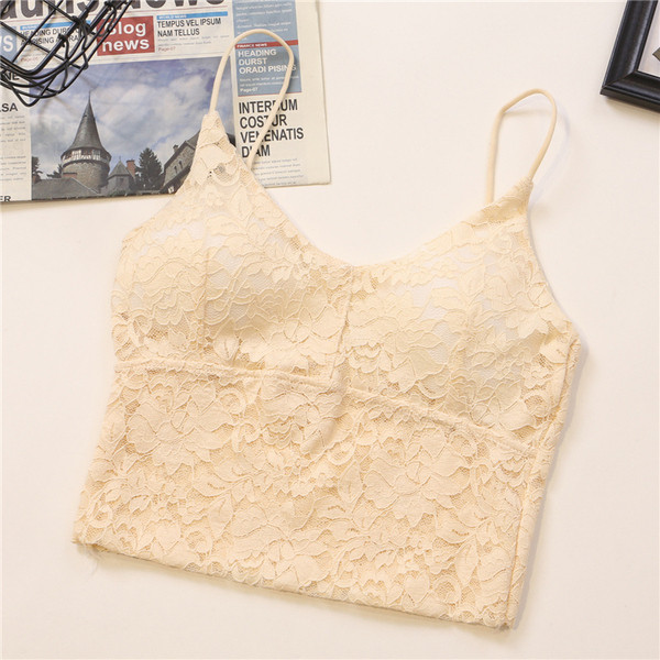 Csipke női rövid akasztófelső vékony pántokkal és V-nyakkal