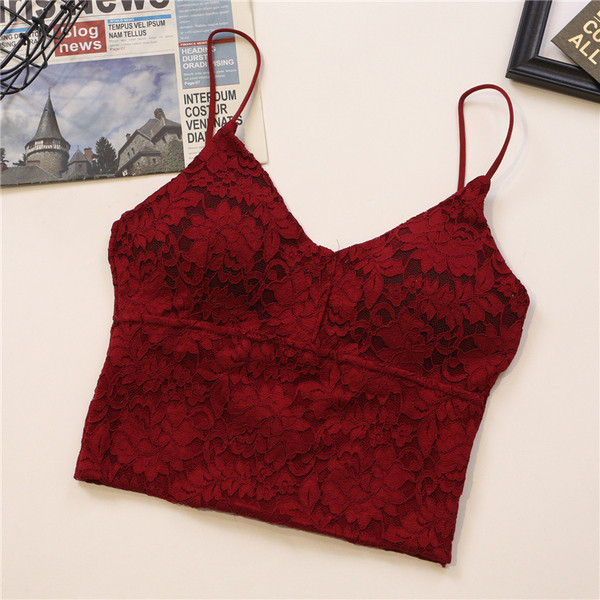 Csipke női rövid akasztófelső vékony pántokkal és V-nyakkal