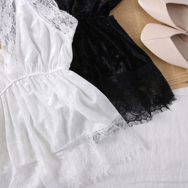 Női csipke felső spitz nyakkivágással és széles pántokkal, fehér és fekete színben