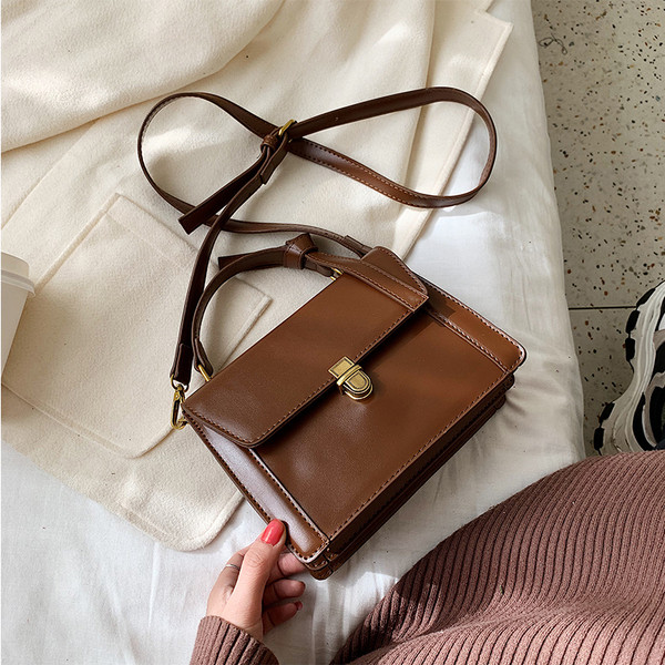 Eko bőrből készült modern női táska rövid és hosszú füllel