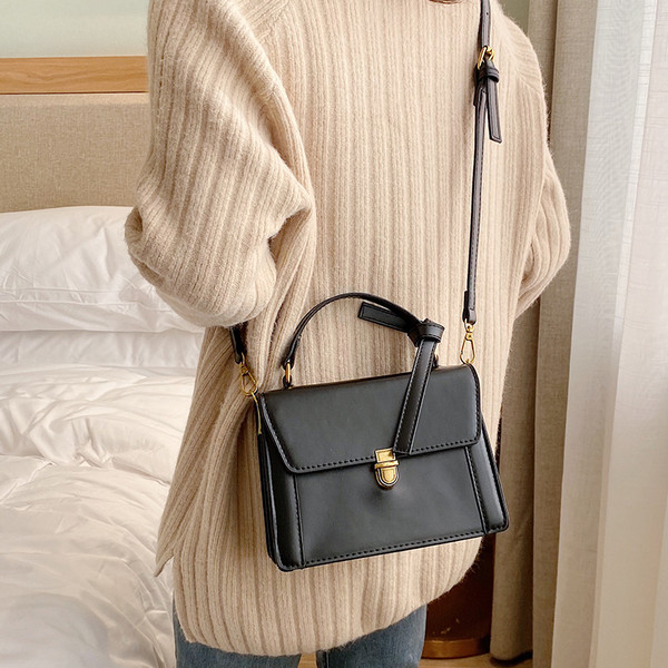 Eko bőrből készült modern női táska rövid és hosszú füllel