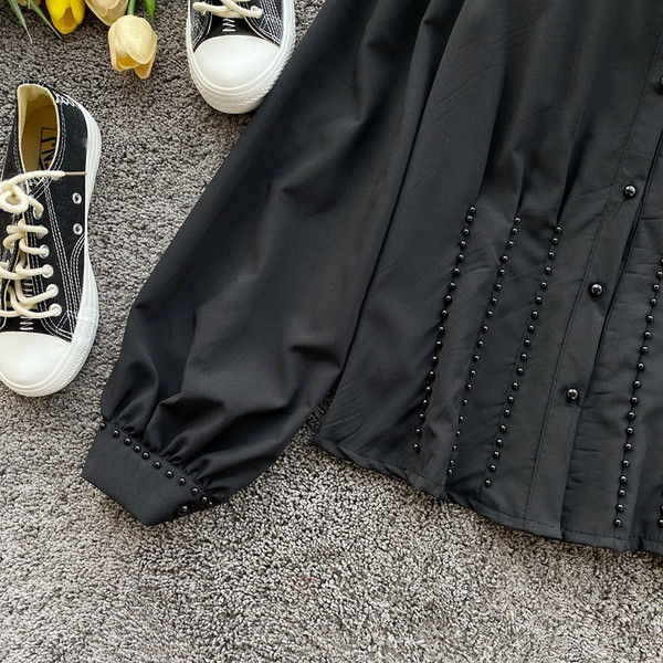 Modern női ing gyöngyökkel és magas gallérral fehér és fekete színben