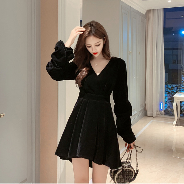 Új modell női bársony ruha spitz nyakkivágással és hosszú ujjú fekete színben