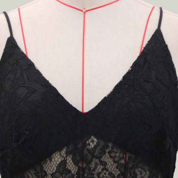 ÚJ modell női hosszú ruha csipkével és vékony pántokkal, fekete színben