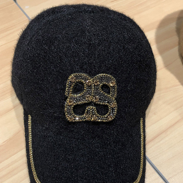 Női pehelysapka baseball sapkával díszítő kövekkel