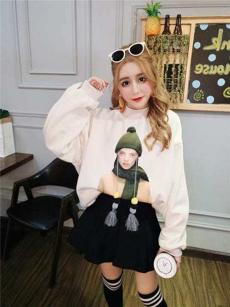 Modern női pehelyblúz széles modell rátéttel és 3D elemmel