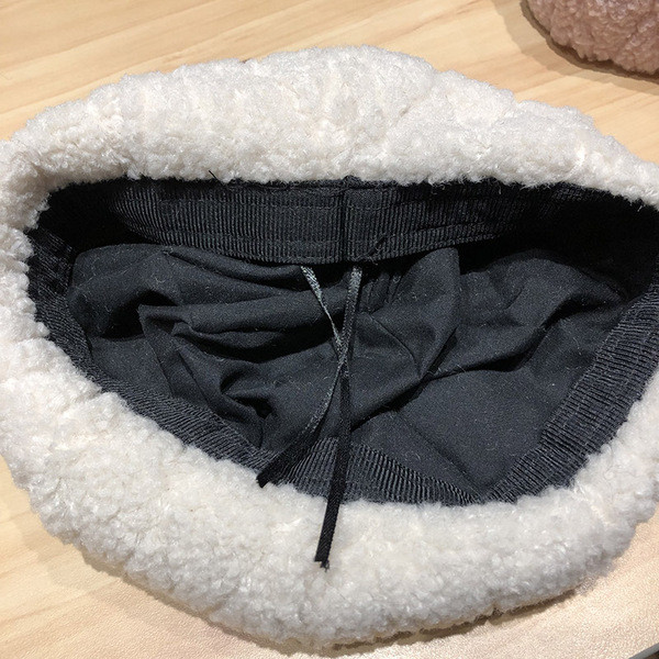 Őszi-téli női barett típusú sapka