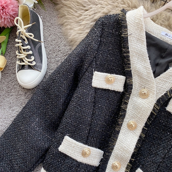 Modern női őszi rövid kabát gombokkal és spitz nyakkivágással fehér és fekete színben