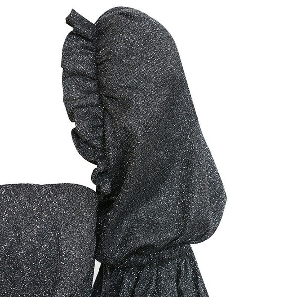 Modern női rövid ruha mély nyakkivágással és 3/4 ujjú ezüst színben