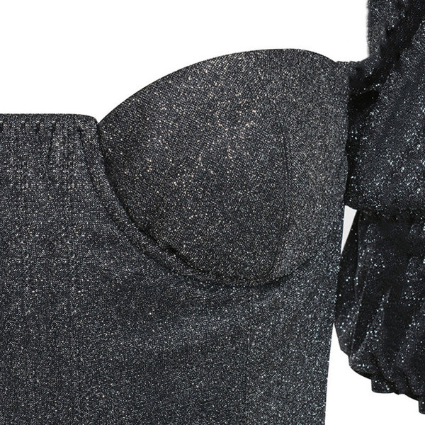 Modern női rövid ruha mély nyakkivágással és 3/4 ujjú ezüst színben