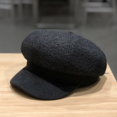 Női téli sapka napellenzővel fekete, barna, sárga, rózsaszín és fehér színben