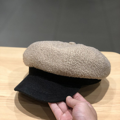 Női téli sapka napellenzővel fekete, barna, sárga, rózsaszín és fehér színben