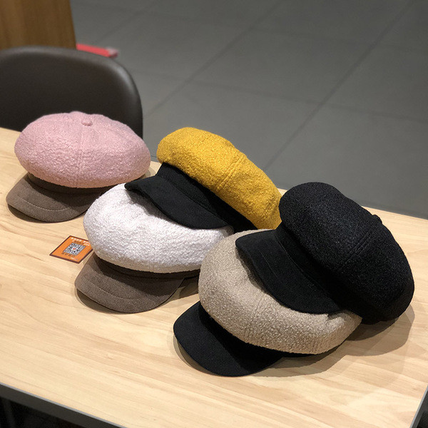 Női téli sapka napellenzővel fekete, barna, sárga, rózsaszín és fehér színben