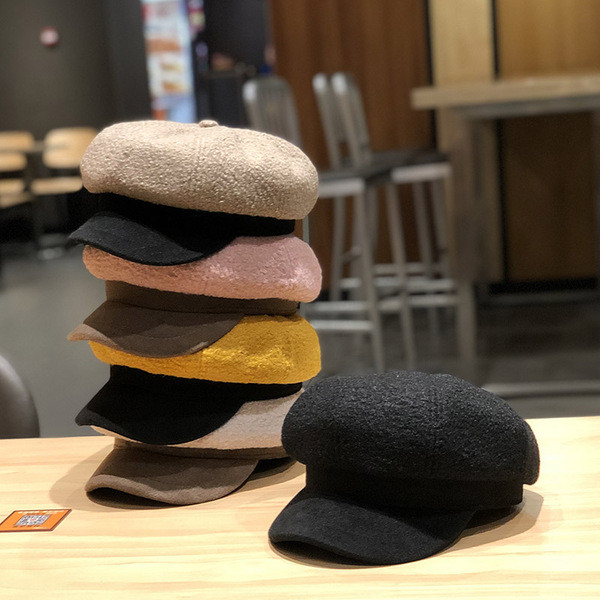 Női téli sapka napellenzővel fekete, barna, sárga, rózsaszín és fehér színben