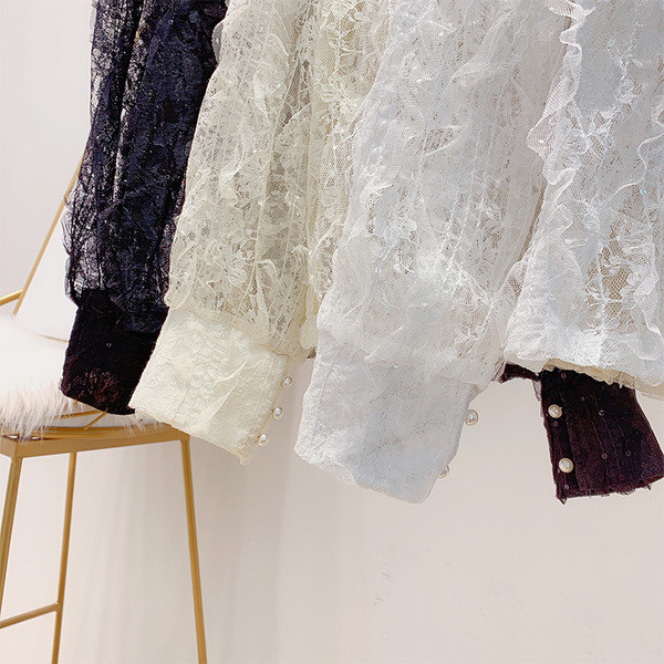 Stílusos csipke ing hosszú ujjal és fürtökkel, fekete, fehér és bézs színben