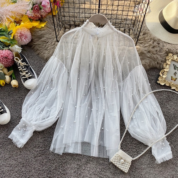 Modern női pecsét ing fehér és fekete gyöngyökkel