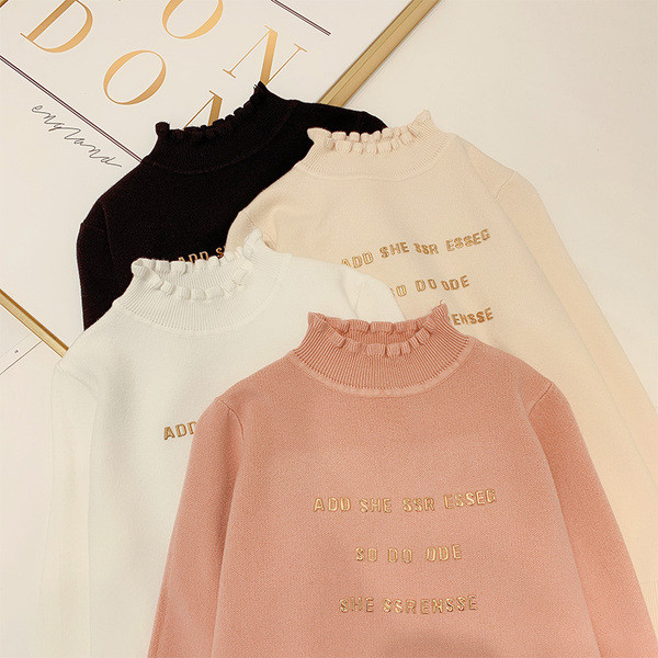 Vékony kötésből készült női pulóver felirattal, pólógallérral