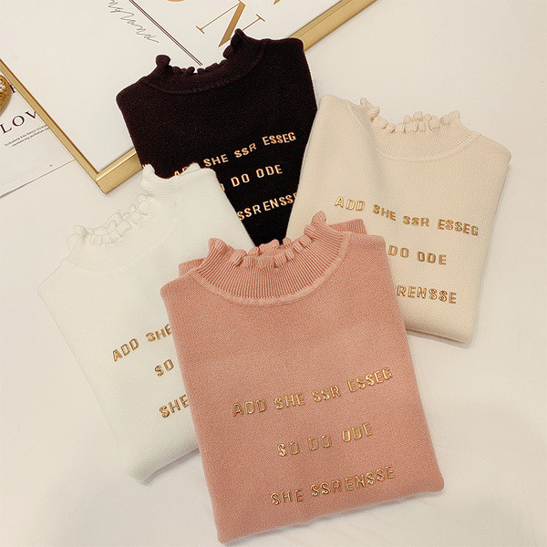 Vékony kötésből készült női pulóver felirattal, pólógallérral