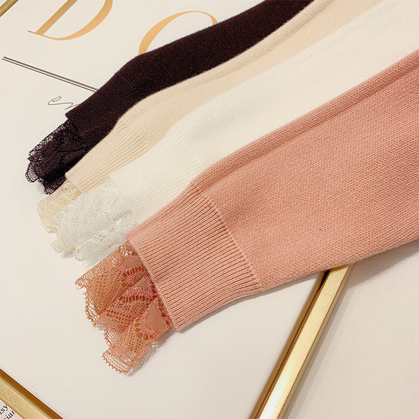 Vékony kötésből készült női pulóver felirattal, pólógallérral