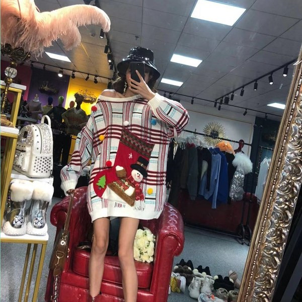 Vastag női pulóver 3D karácsonyi motívummal fehér és fekete színben