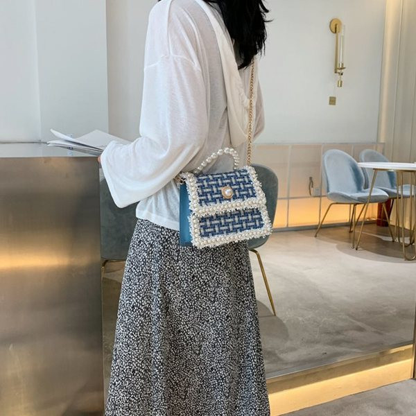 Modern női táska két füllel és gyöngyökkel több színben