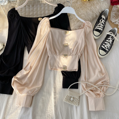 Modern női rövid blúz négyzet alakú nyakkivágással és hosszú, széles ujjú több színben