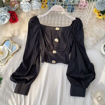 Modern női rövid blúz négyzet alakú nyakkivágással és hosszú, széles ujjú több színben