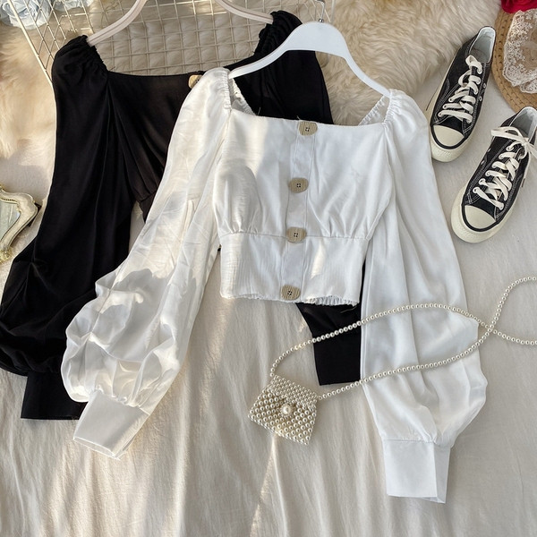 Modern női rövid blúz négyzet alakú nyakkivágással és hosszú, széles ujjú több színben