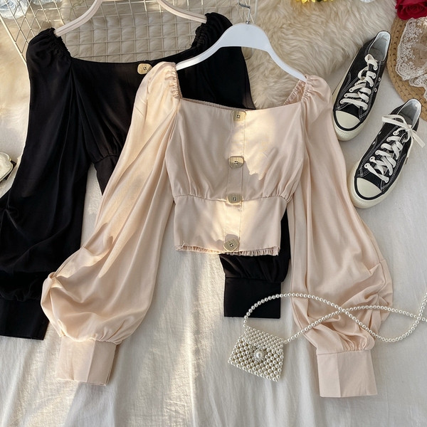 Modern női rövid blúz négyzet alakú nyakkivágással és hosszú, széles ujjú több színben