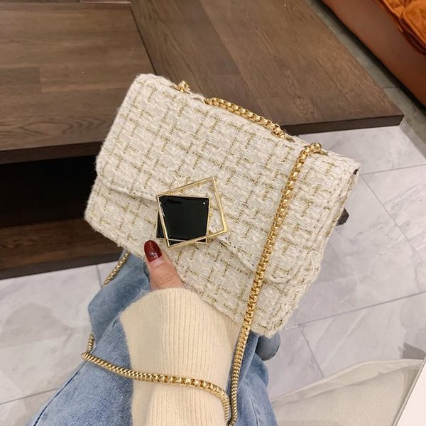 Modern női kis válltáska fekete, fehér, rózsaszín és piros színben